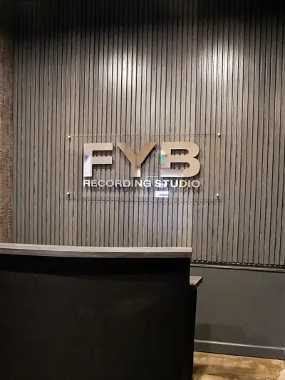 Dimensional Signs Photo